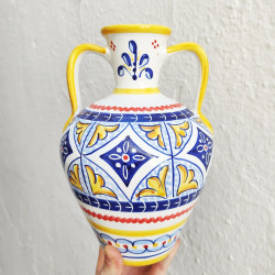 Ceramic vase 25cm.