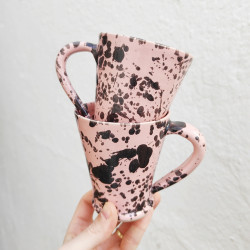 Set de deux mugs - 10,5 cm.