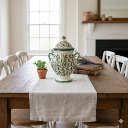 Pieza de cerámica calada...