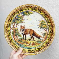 Plat en céramique  - 30 cm. -