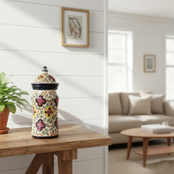 Pieza de cerámica calada...