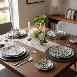 Set of 2 Dinner plates.